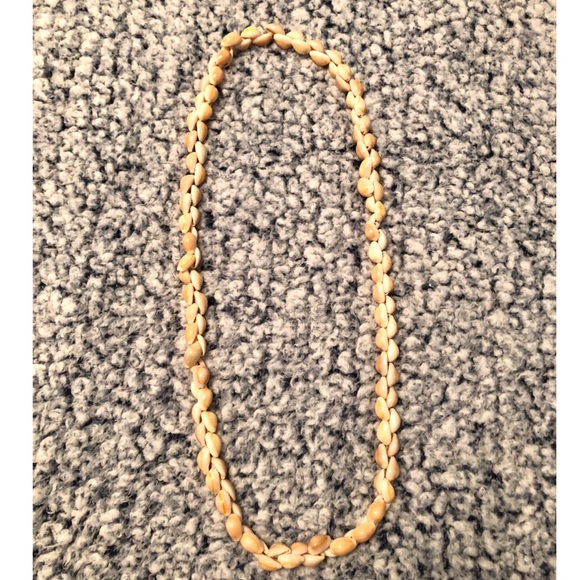 Shell Necklace - Picture 1 of 2